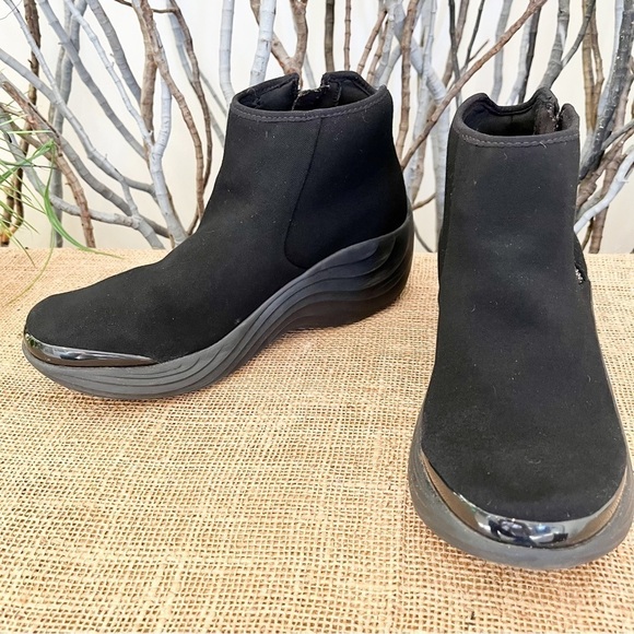 Bzees Zora Black Microfiber Washable Wedge Ankle Boots Size 8 - 8.5 Women's - Picture 3 of 11